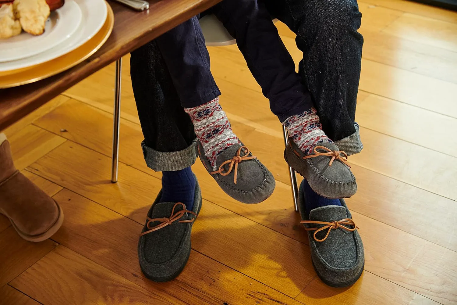 

Мокасины для мужчин Dearfoams с эффектом памяти и шнуровкой для дома и улицы, возвращающие энергию и обеспечивающие комфорт