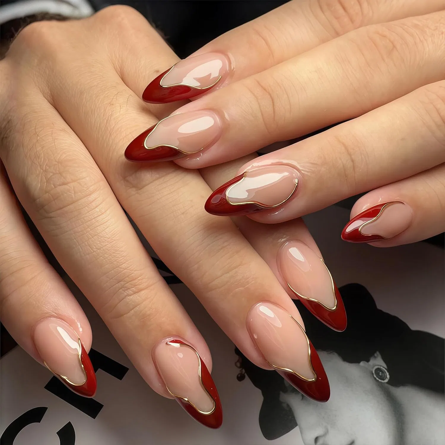 Накладные ногти миндалевидной формы с красным френчем (24 шт.) Floruvia, Style B