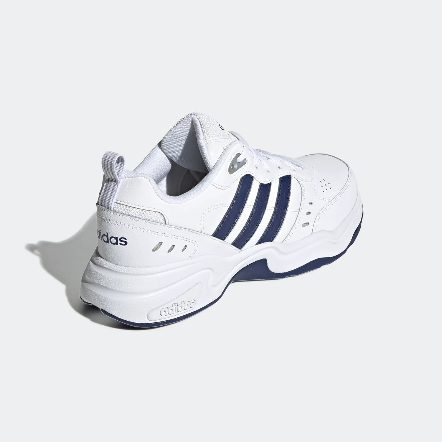 Мужские кроссовки Adidas Strutter с широким облеганием для классического повседневного стиля — фото 3