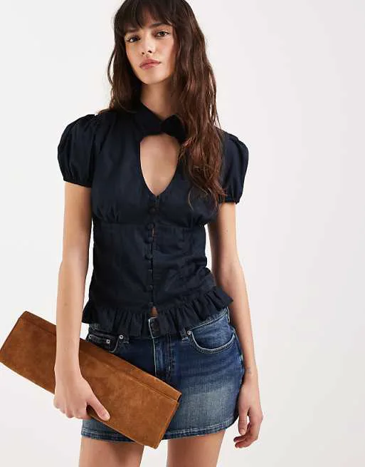 

Темно-синяя блузка с вырезом-капляй на рукавах-фонариках Motel Yamila