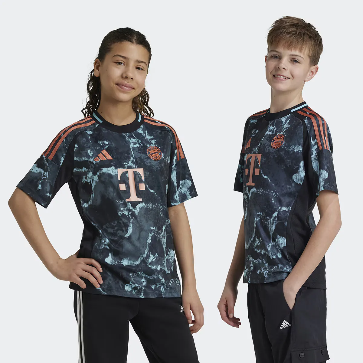 

ФК Бавария Мюнхен 2024-2025 Adidas 2-й комплект детская футболка, чёрный