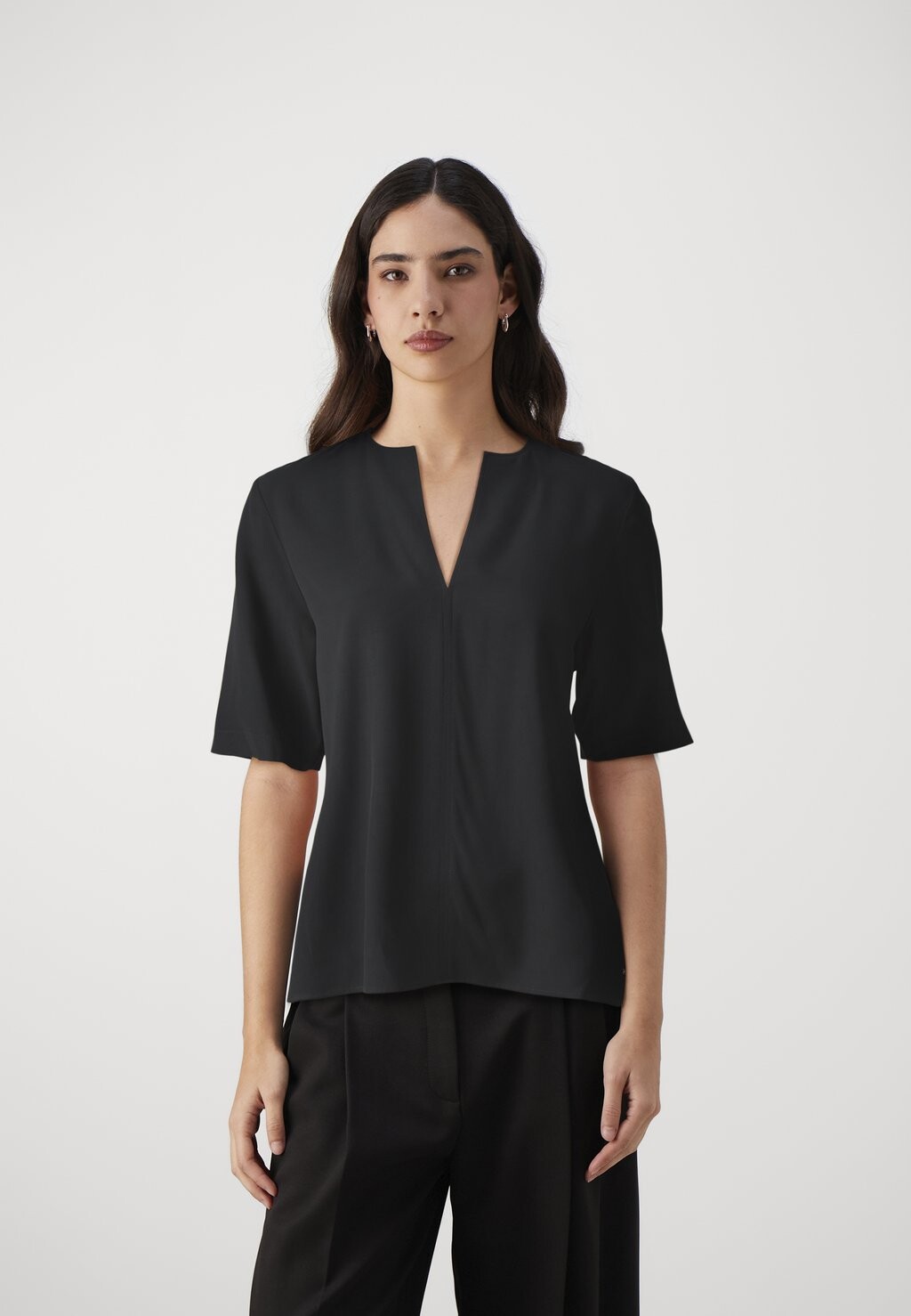

Блузка Regular V Neck Tommy Hilfiger, черная