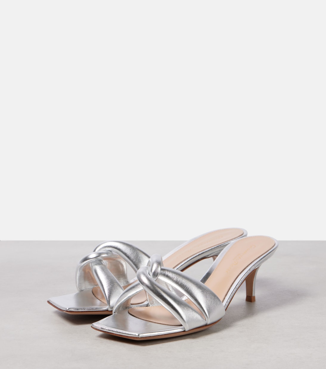 Мюли Amour из металлизированной кожи Gianvito Rossi, серебряный — фото 4
