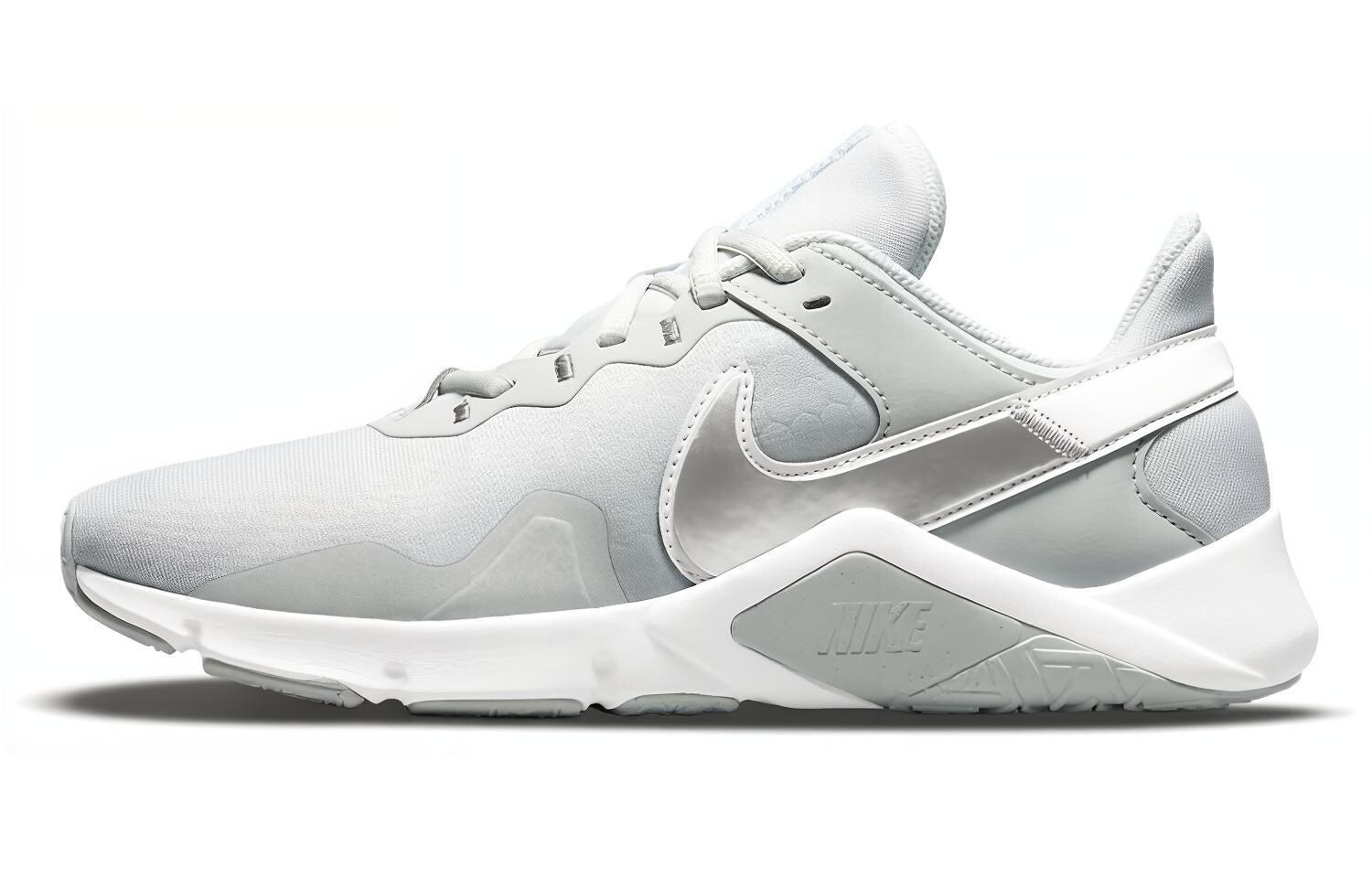 

Кроссовки Nike Legend Essential для женщин