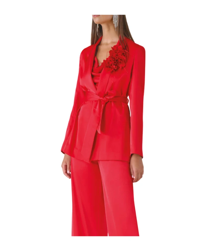 

Элегантный блейзер из крепа цвета слоновой кости с поясом на талии. Hanita, красный