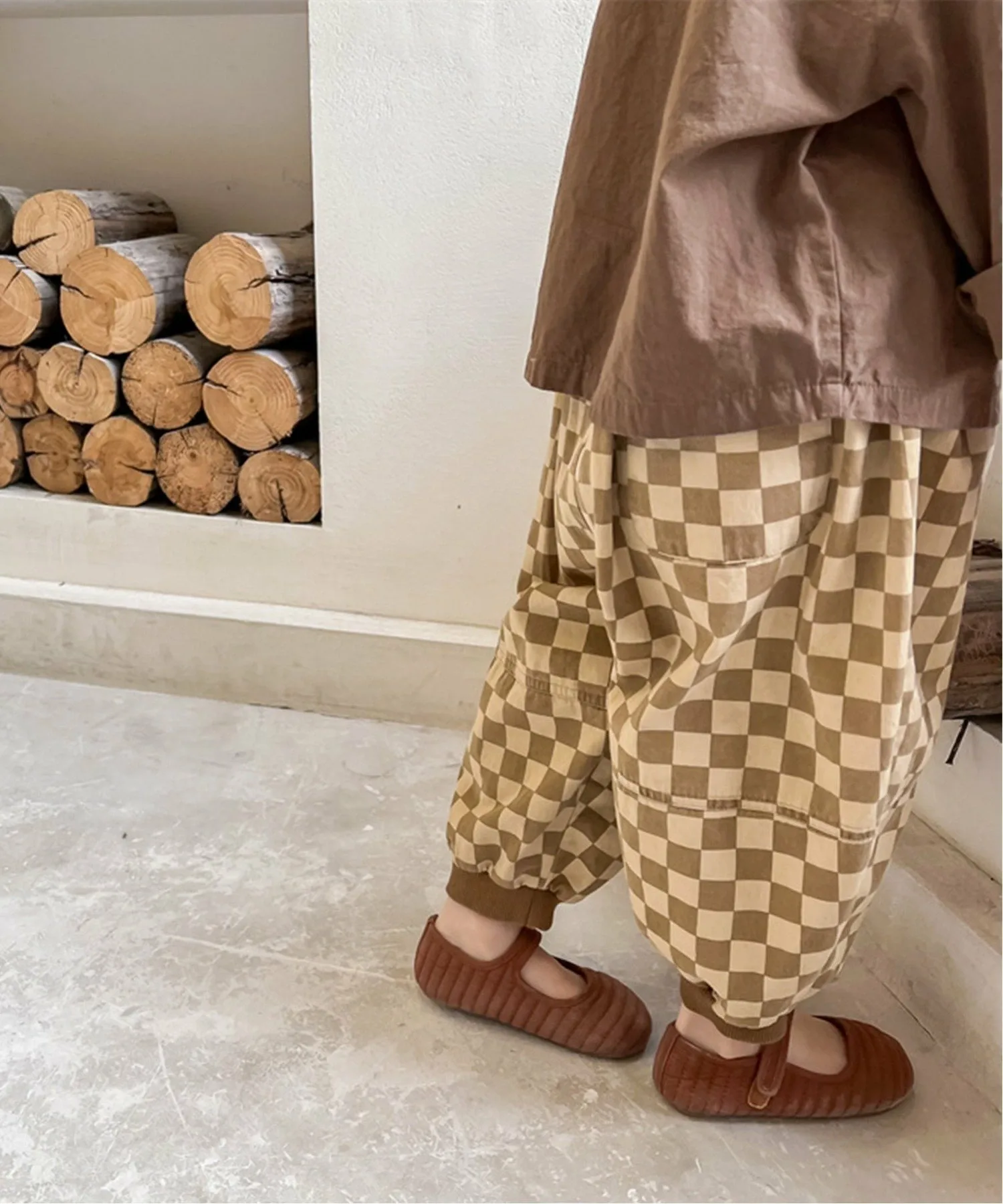 Клетчатые брюки в тон с завязками по низу Aimoha Kids, brown — фото 2