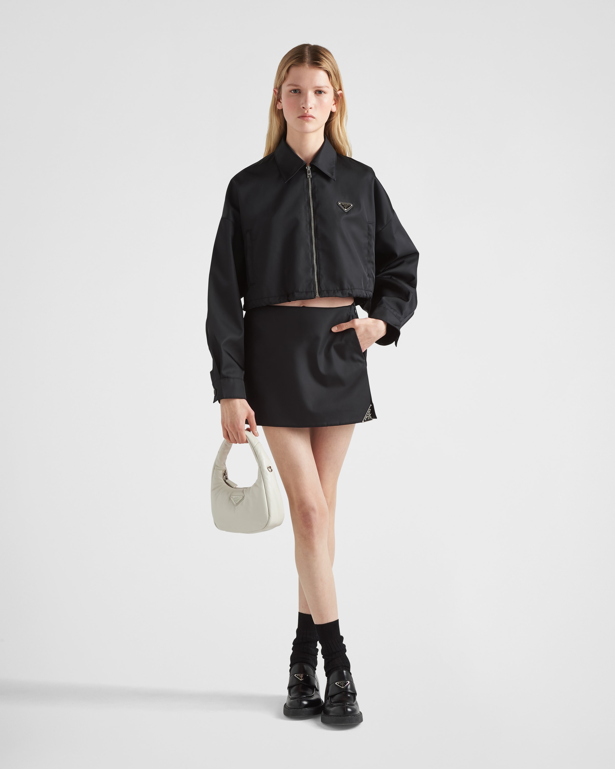 Укороченный блузон из переработанного нейлона Prada, черный — фото 2
