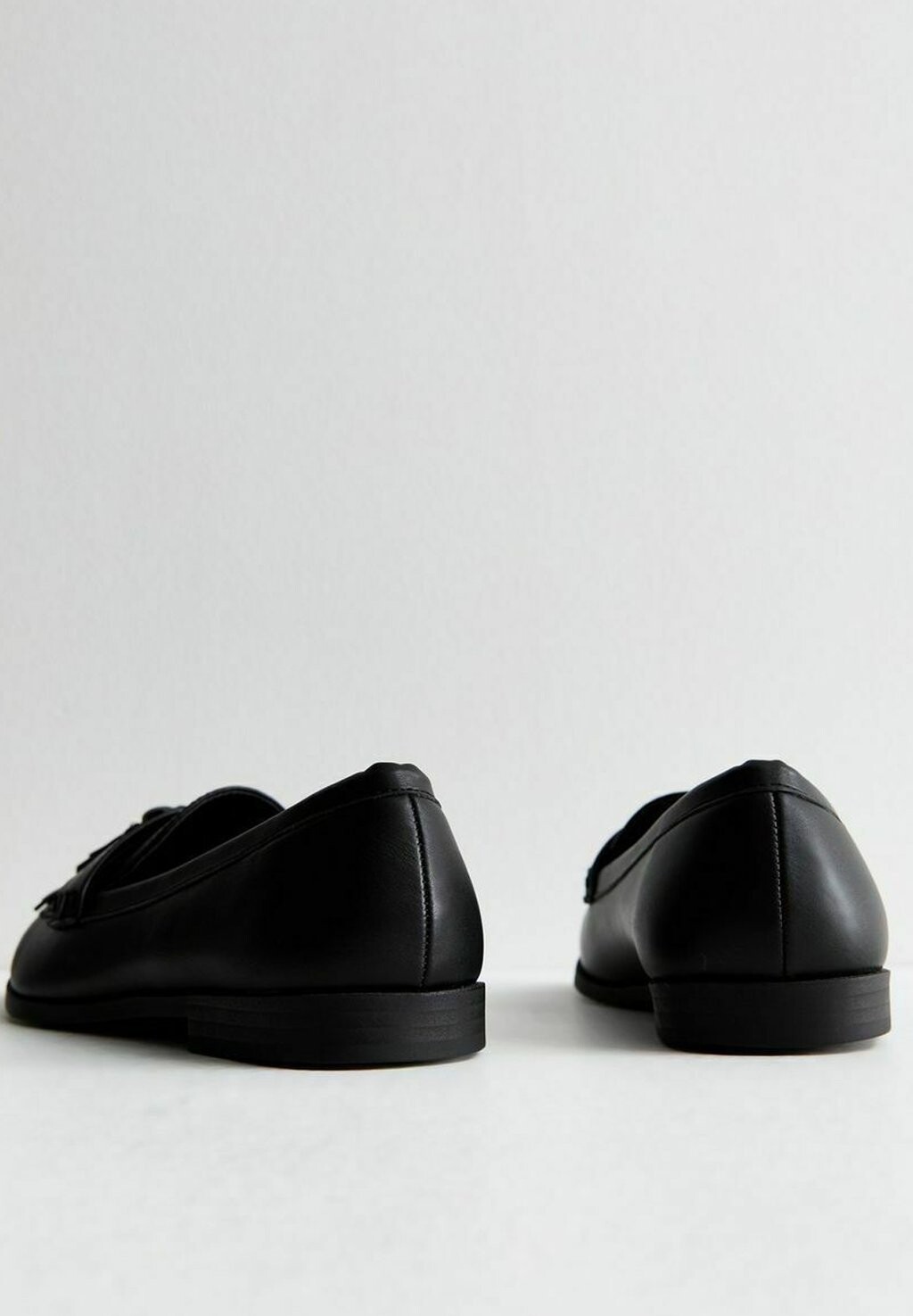 

Слипоны Wide Fit Tassel New Look, черные