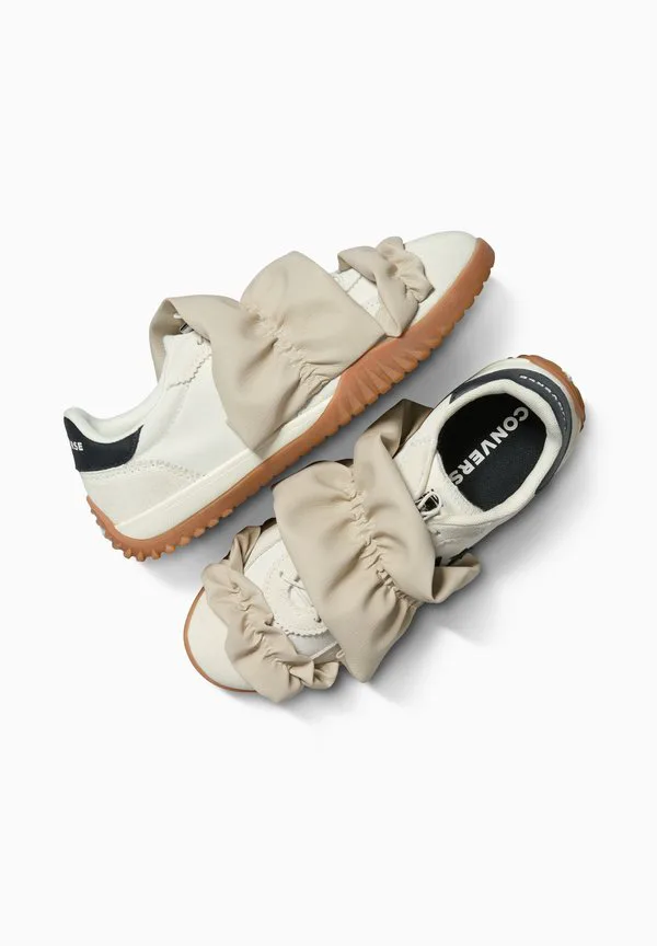 Низкие беговые кроссовки с оборками в виде звезд Converse, Egret Ruffles — фото 3