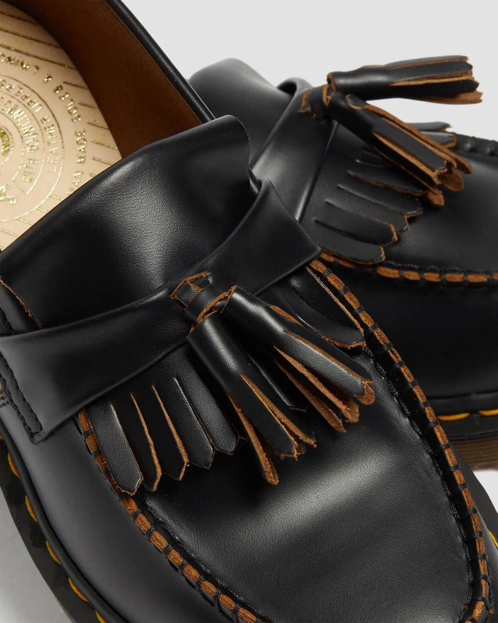 Dr. Martens Adrian Кожаные лоферы Quilon с кисточками, сделано в Англии, цвет Black — Quilon — фото 3