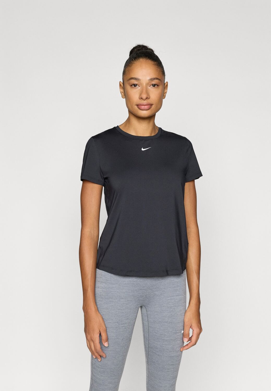 NIKE Футболка Performance 'ONE CLASSIC' в черном цвете — фото 3