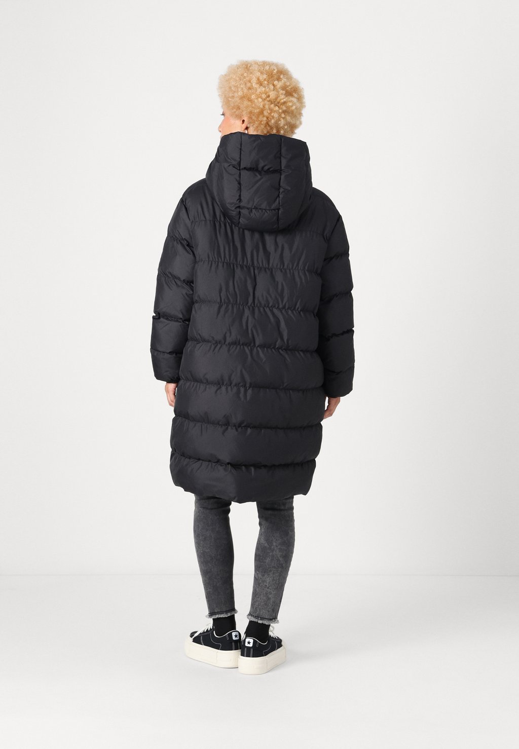 

Зимнее пальто VMDINA LONG PUFFER COAT Vero Moda Petite, черный