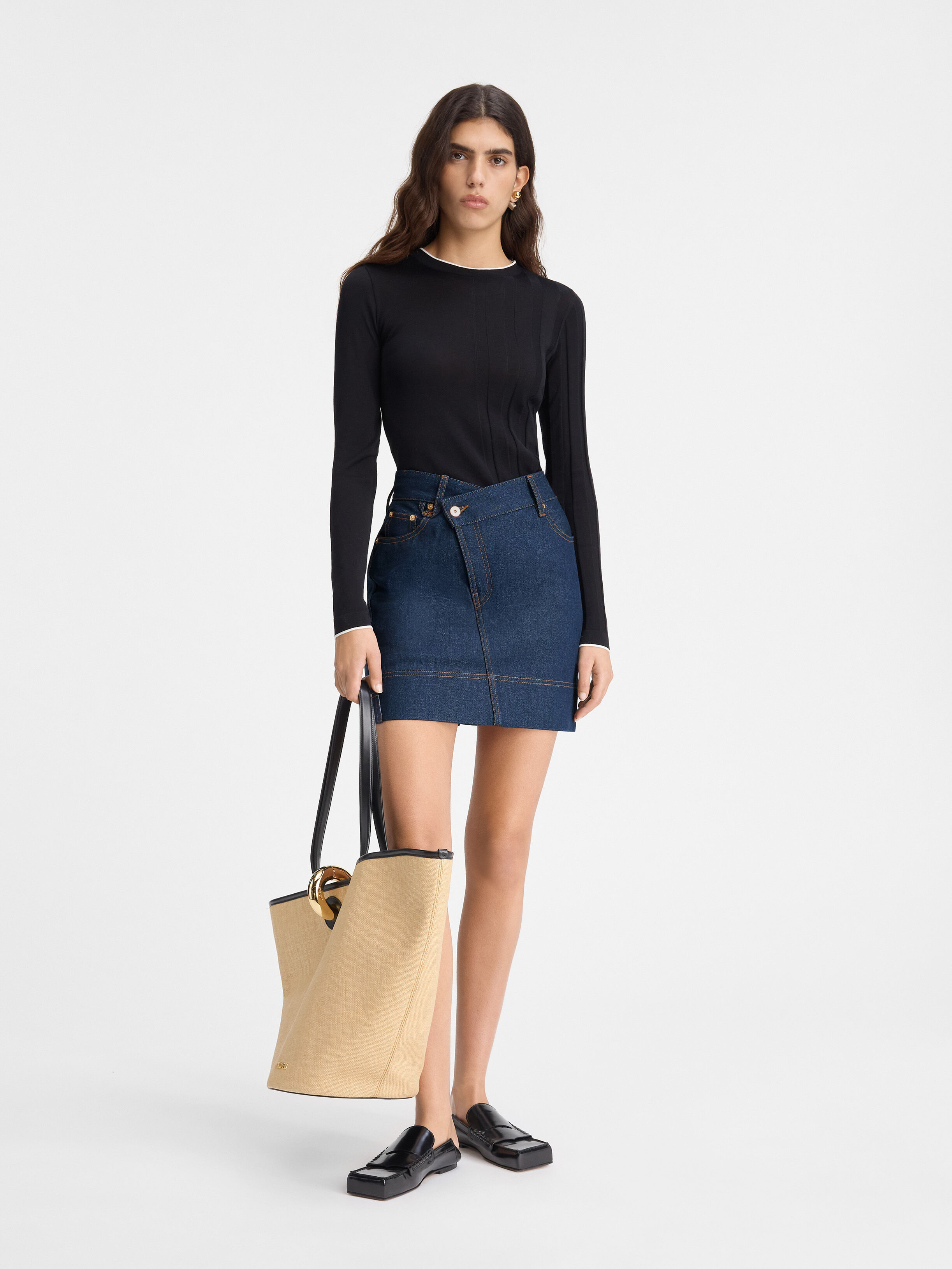 

Асимметричная мини-юбка из джинсовой ткани JACQUEMUS The de-Nîmes denim mini skirt, цвет Navy/Tabac