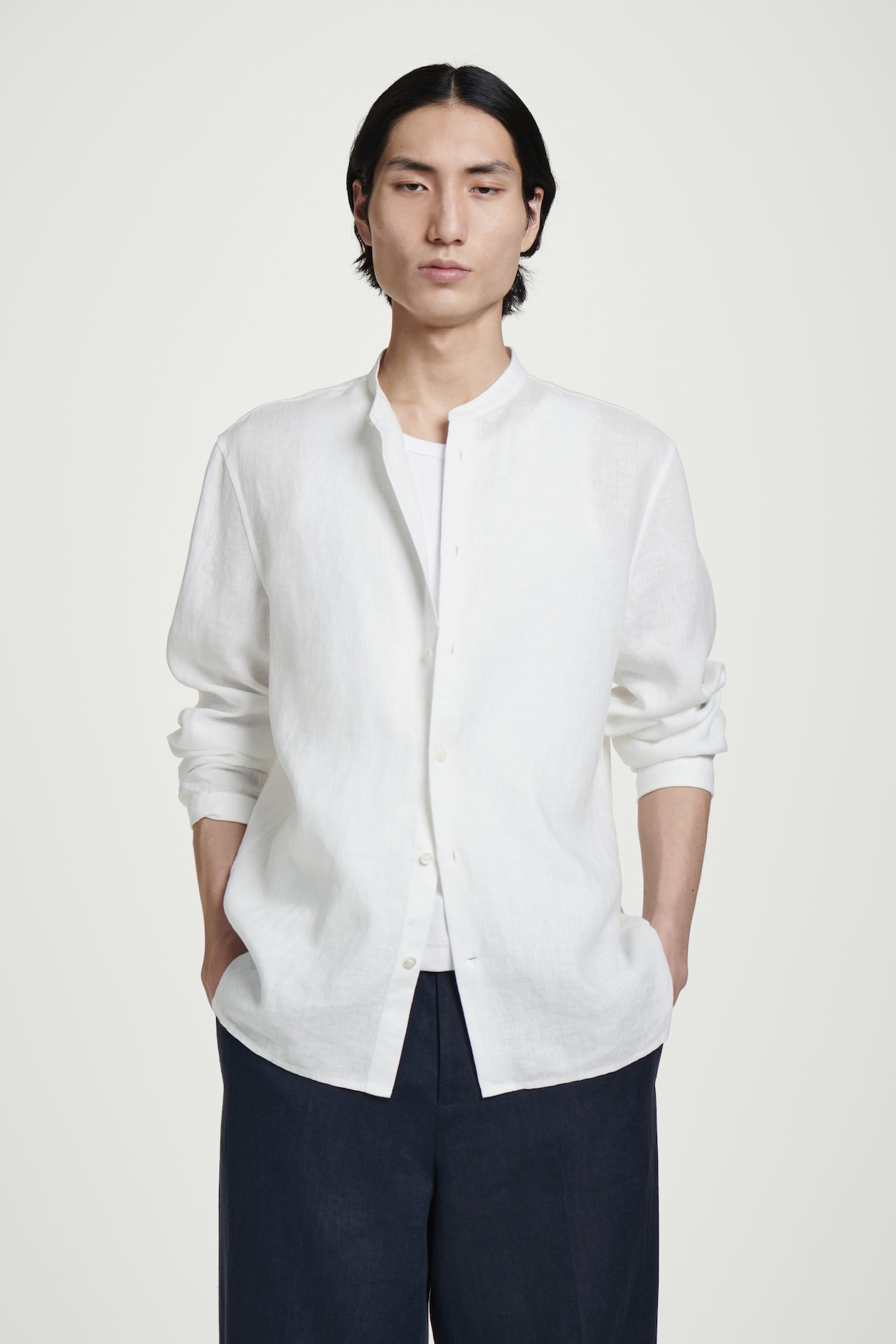 

Льняная рубашка с воротником-стойкой COS, белый