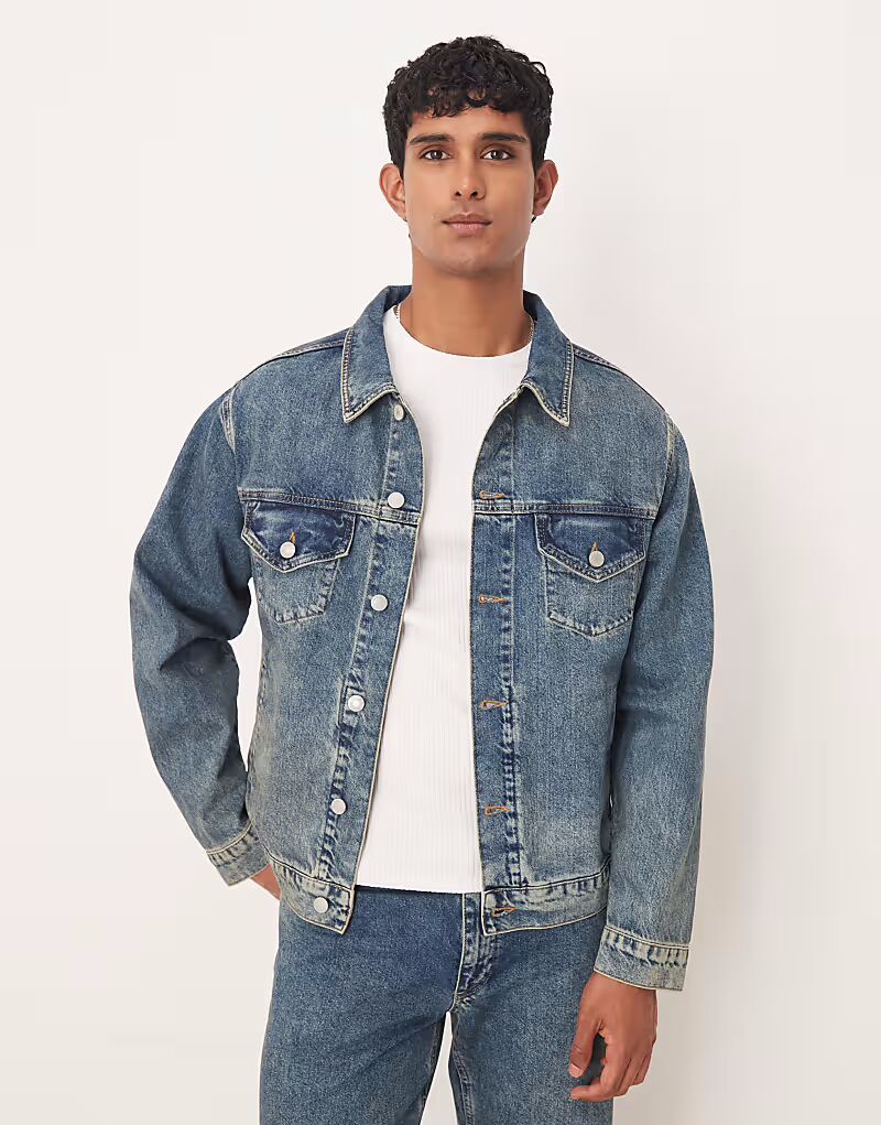 

Джинсовая куртка-трюкер, средне-синяя с желтым оттенком Asos Design