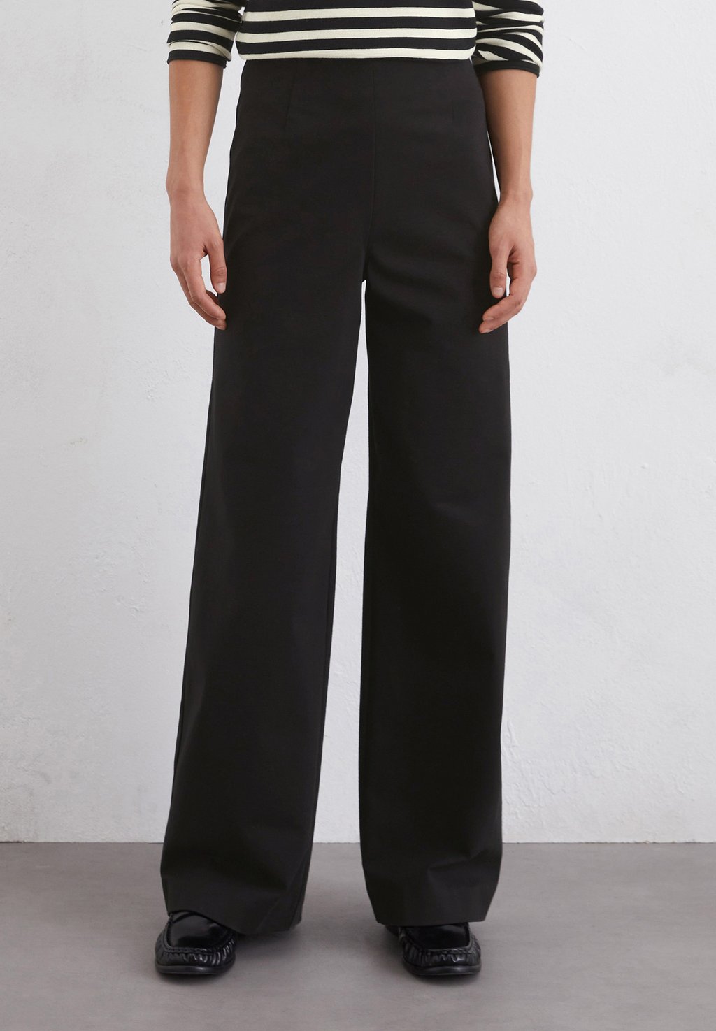 

Брюки WIDE FITTED AT WAIST WITH DARTS Marc O'Polo, черный