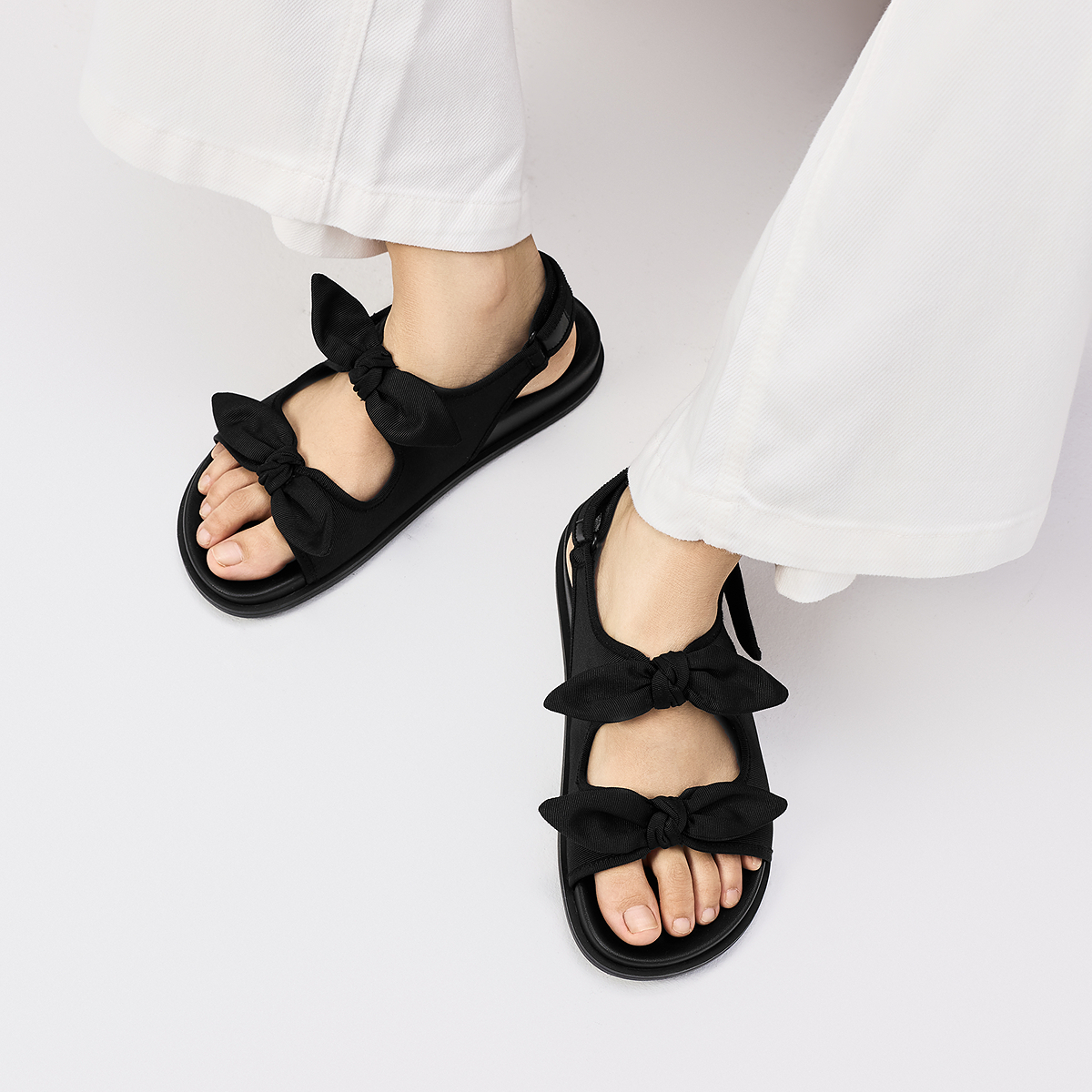 CHARLES&KEITH Маленькие пляжные сандалии CK 1,7 см женские черные текстурированные, цвет BLACK TEXTURED Black Textured — фото 4