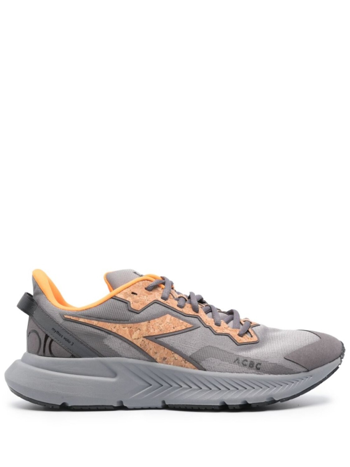 

Кроссовки Mythos Bluesheld Volo 3 из коллаборации с ABCD Diadora, серый