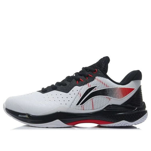 

Кроссовки лежат Li-Ning, белый