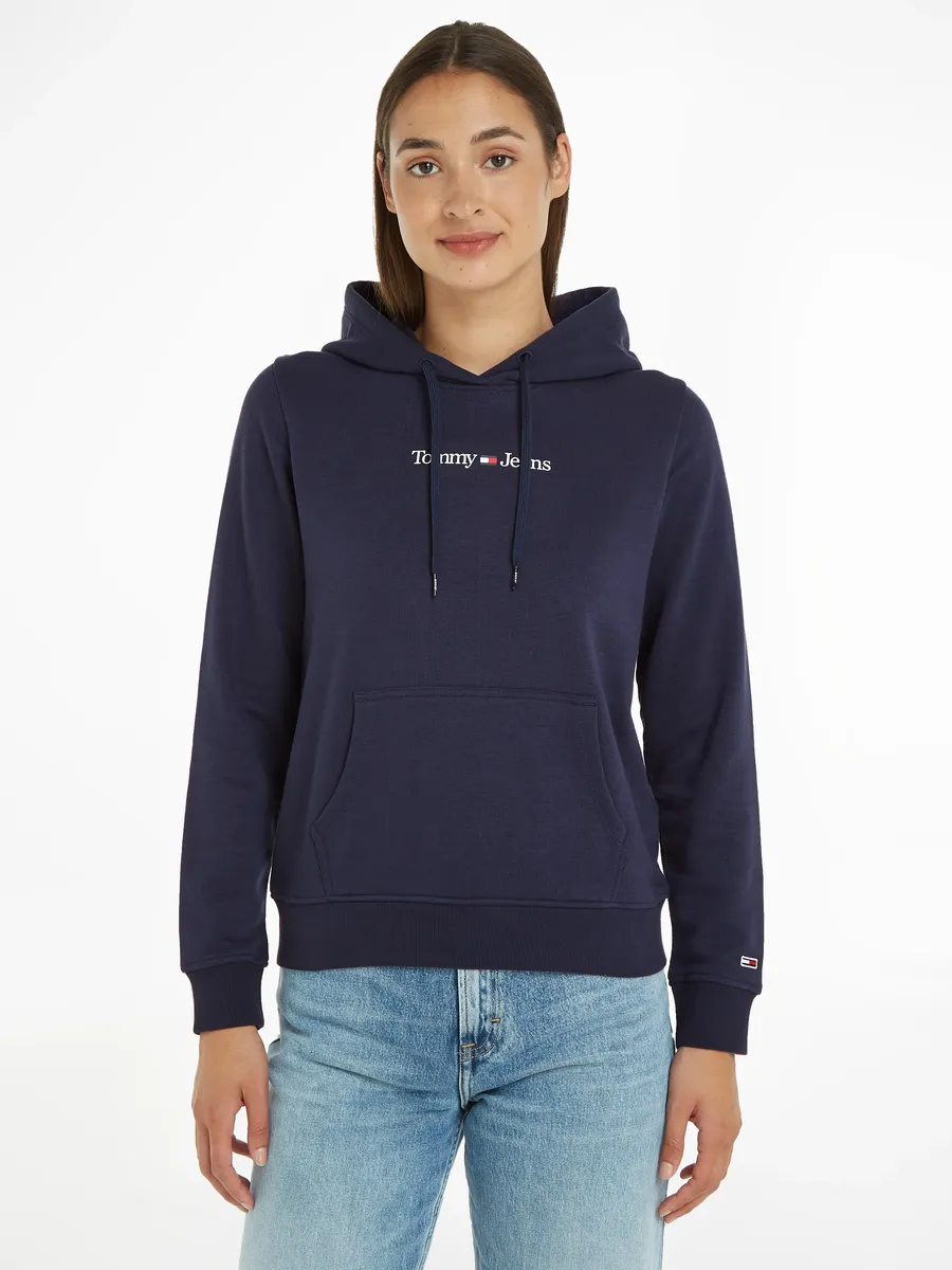 

Толстовка Tommy Jeans с капюшоном "TJW REG SERIF LINEAR HOODIE" с надписью логотипа Tommy Jeans, цвет морской волны