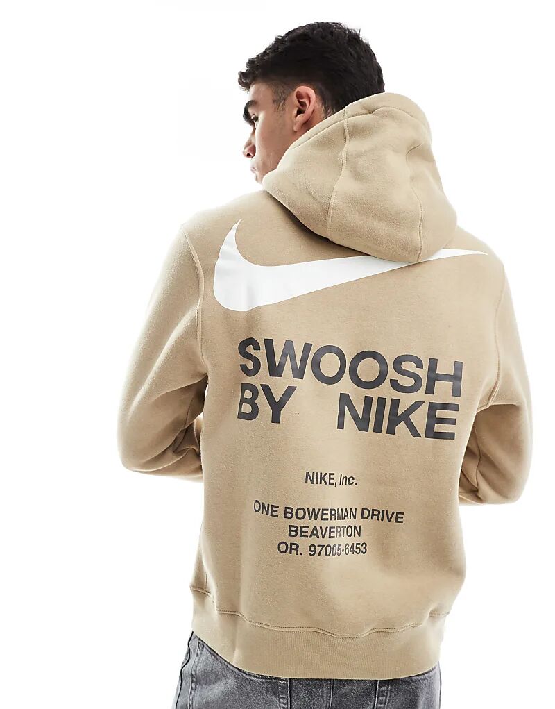 

Толстовка с капюшоном Nike Club Swoosh с графическим принтом на спине бежевого цвета
