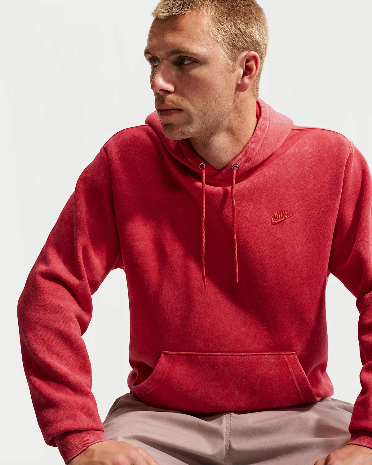 Мужская флисовая худи Nike Sportswear Club с эффектом состаривания, University Red/University Red — фото 3