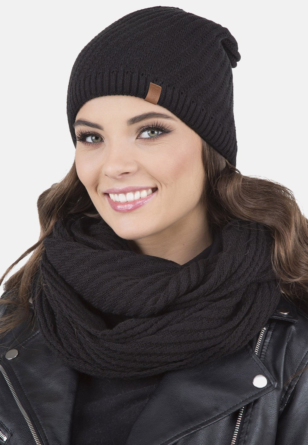 

Шапка 7017 BEANIE AND SCARF SET Vivisence, цвет black