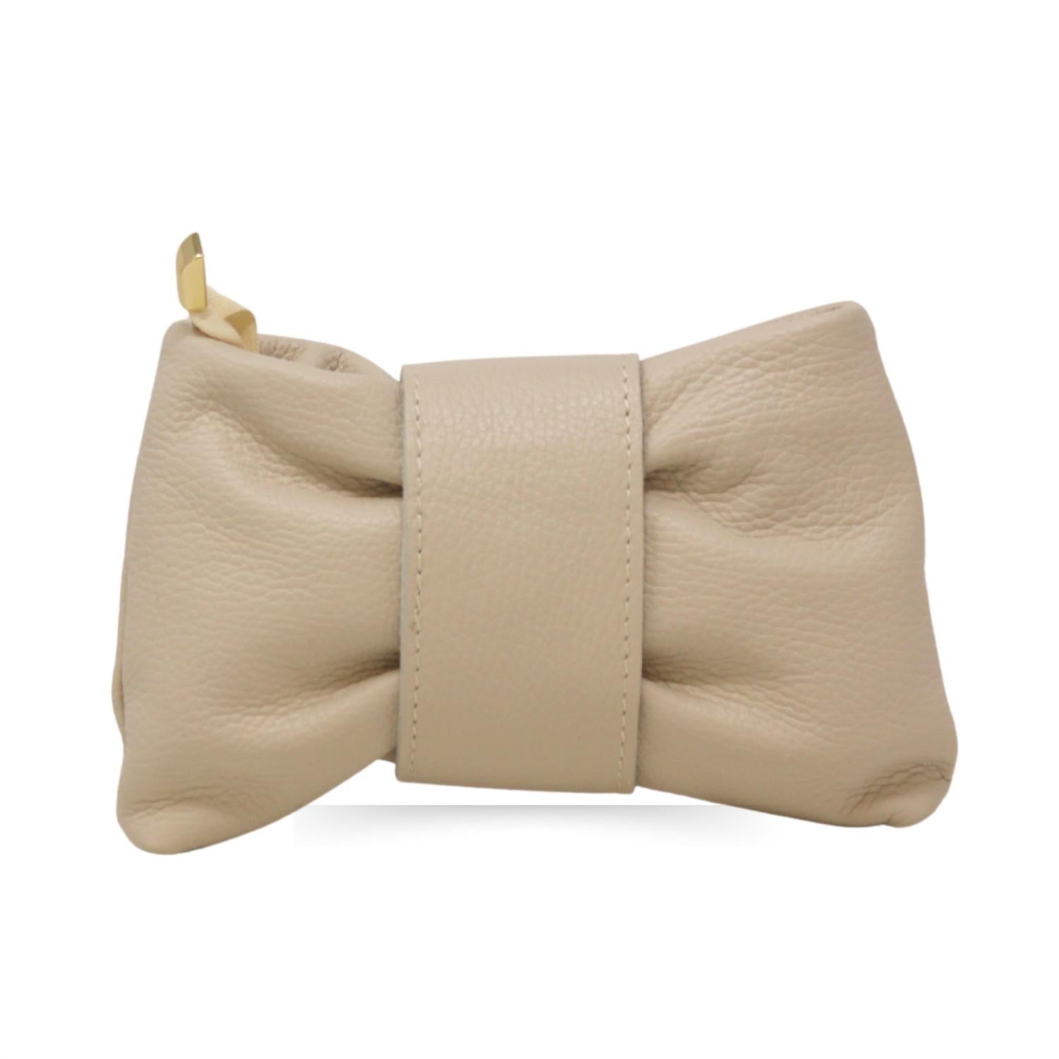 

Женская клатч-сумка с бантом в бежевом цвете German Fuentes