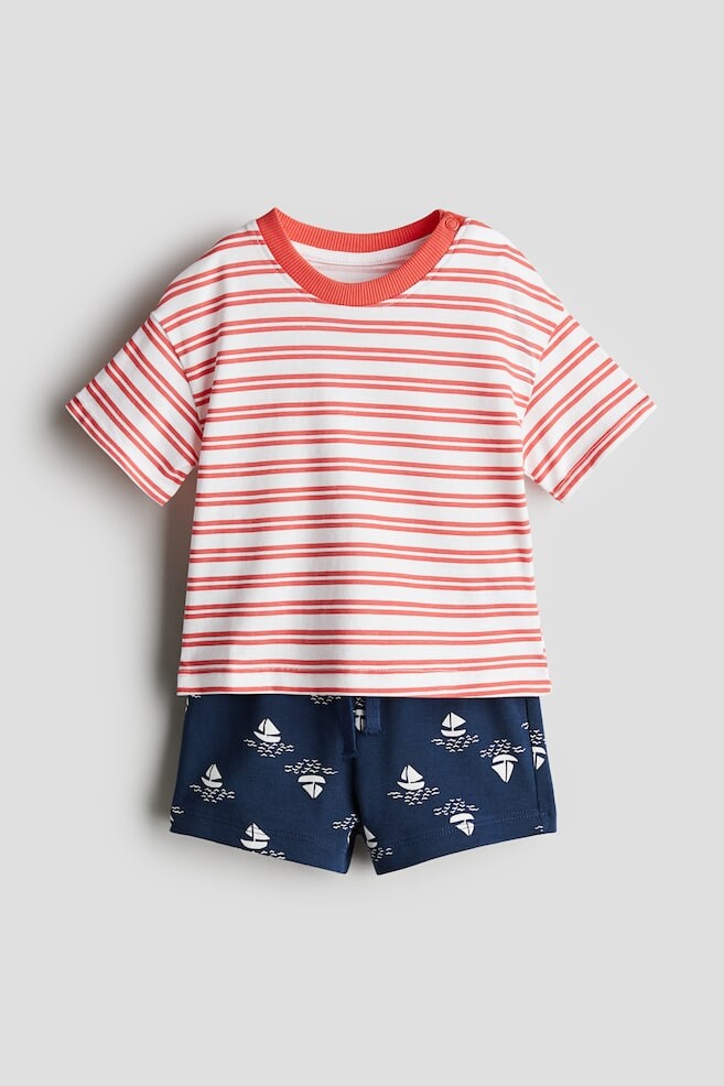 

Костюм двойка с рубашкой и шортами H&M, красный
