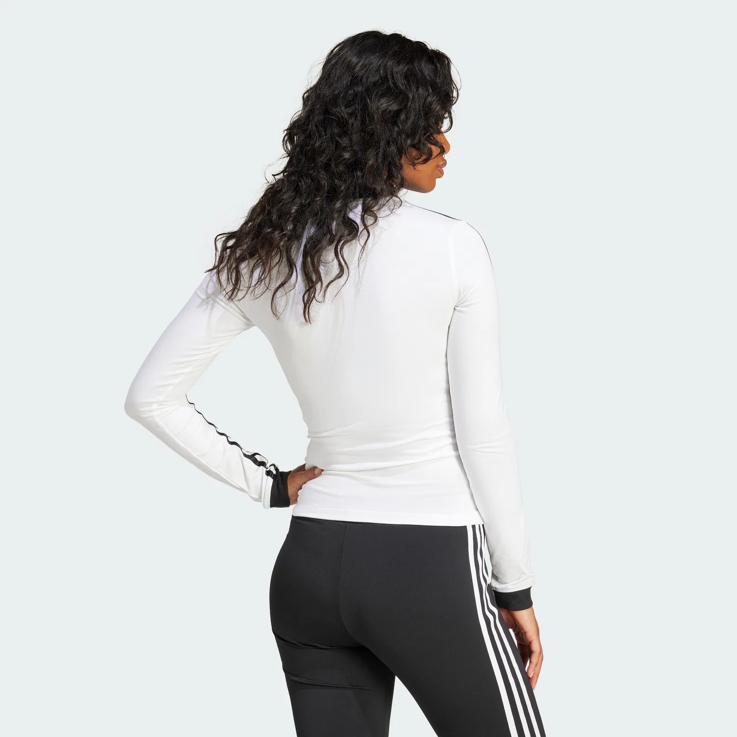 Женская рубашка с длинным рукавом и V-образным вырезом от Adidas — фото 2