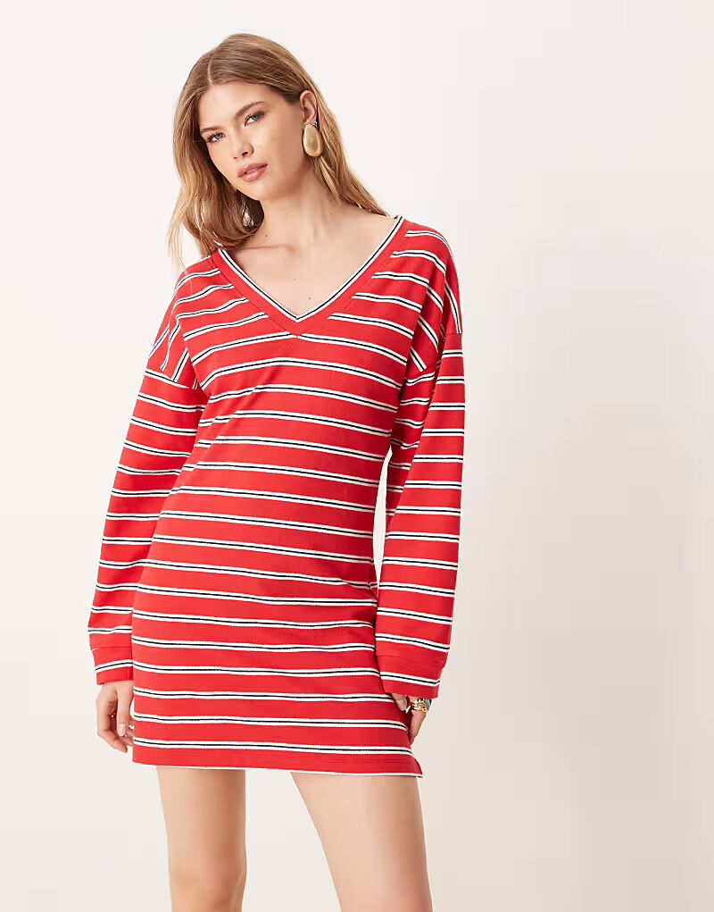 

Футболка мини-платье ASOS DESIGN с V-образным вырезом спереди и длинными рукавами в красную полоску