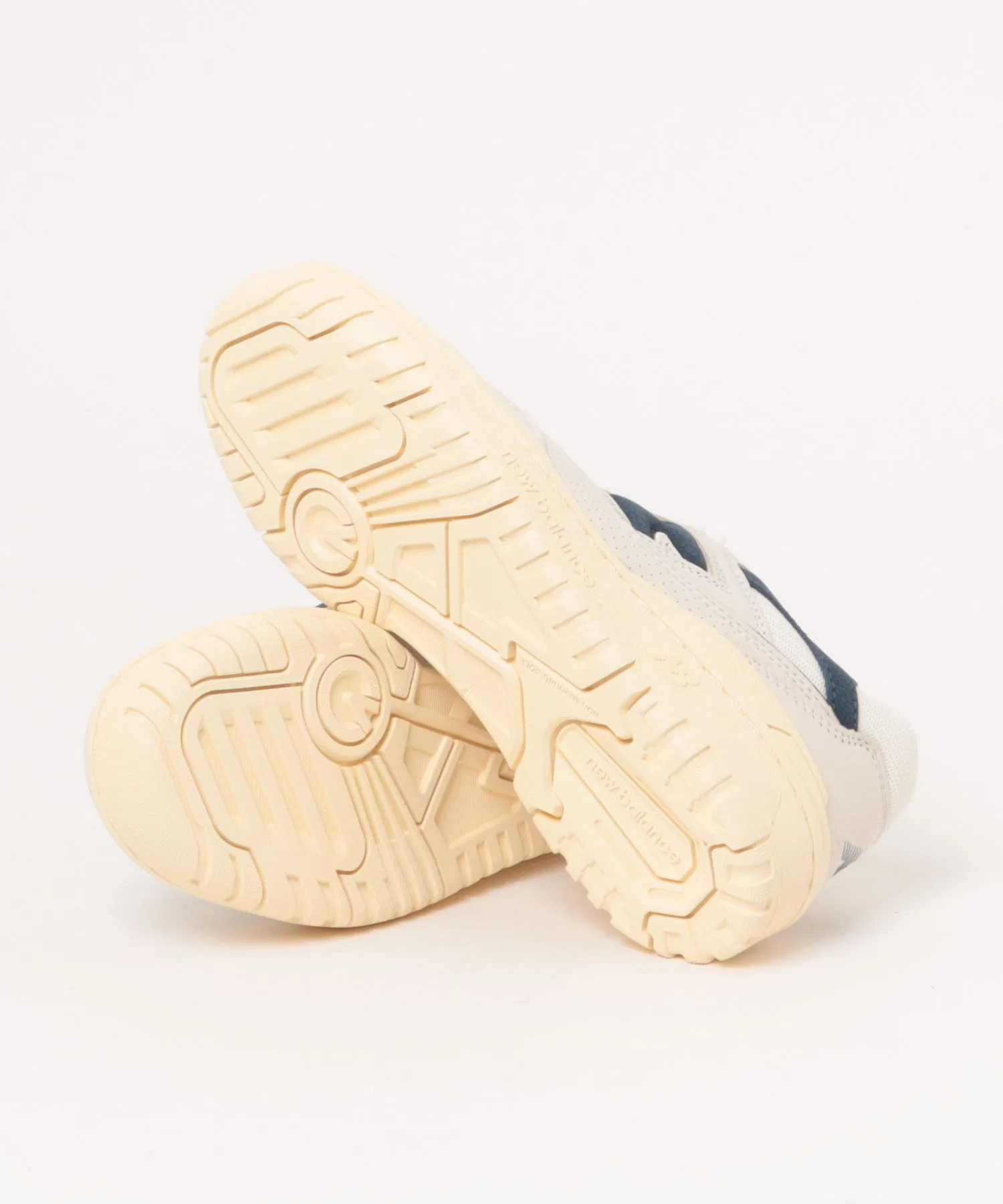 Мужские кроссовки из натуральной кожи BB550LRB New Balance белые — фото 3