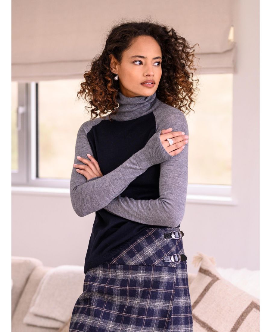 

Женский свитер с высоким воротником из мериносовой шерсти с цветовыми блоками Celtic & Co, Navy / grey