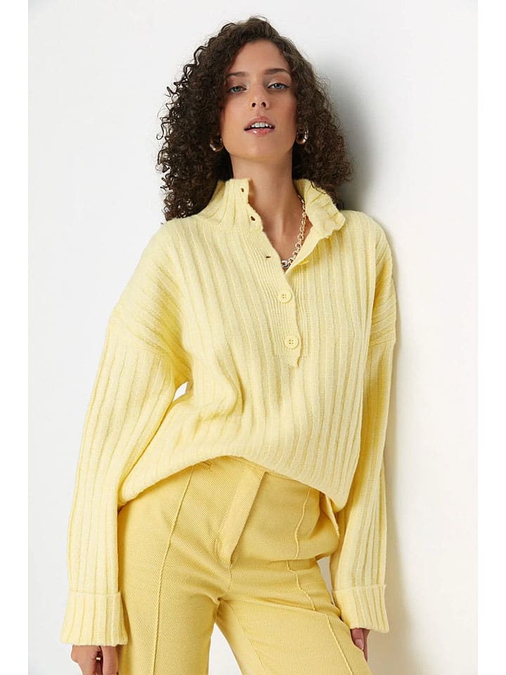 

Trendyol Свитер желтого цвета