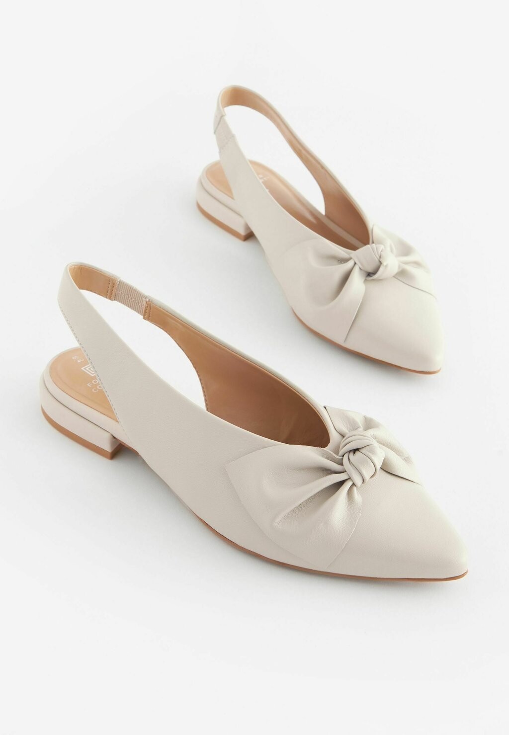 

Балетки на каблуке Forever Comfort Point Toe Bow Next, бежевый