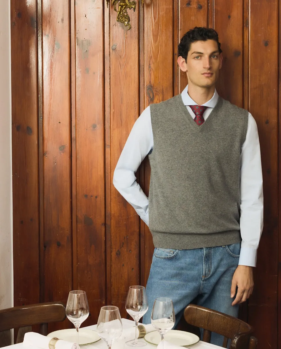 

Мужской закрытый жилет из гладкого кашемира Emidio Tucci, светло-серый