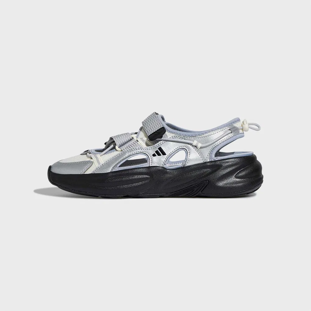Мужские белые с серебром сандалии Ozweego от Adidas