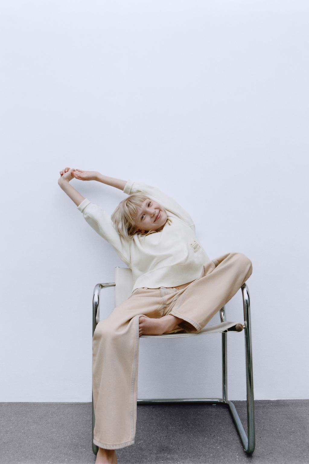 

Толстовка с этикеткой ZARA, экрю