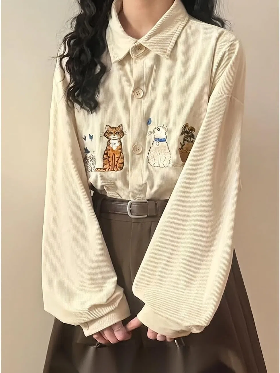 Рубашка с вышивкой кота, оверсайз, кофейный — фото 2