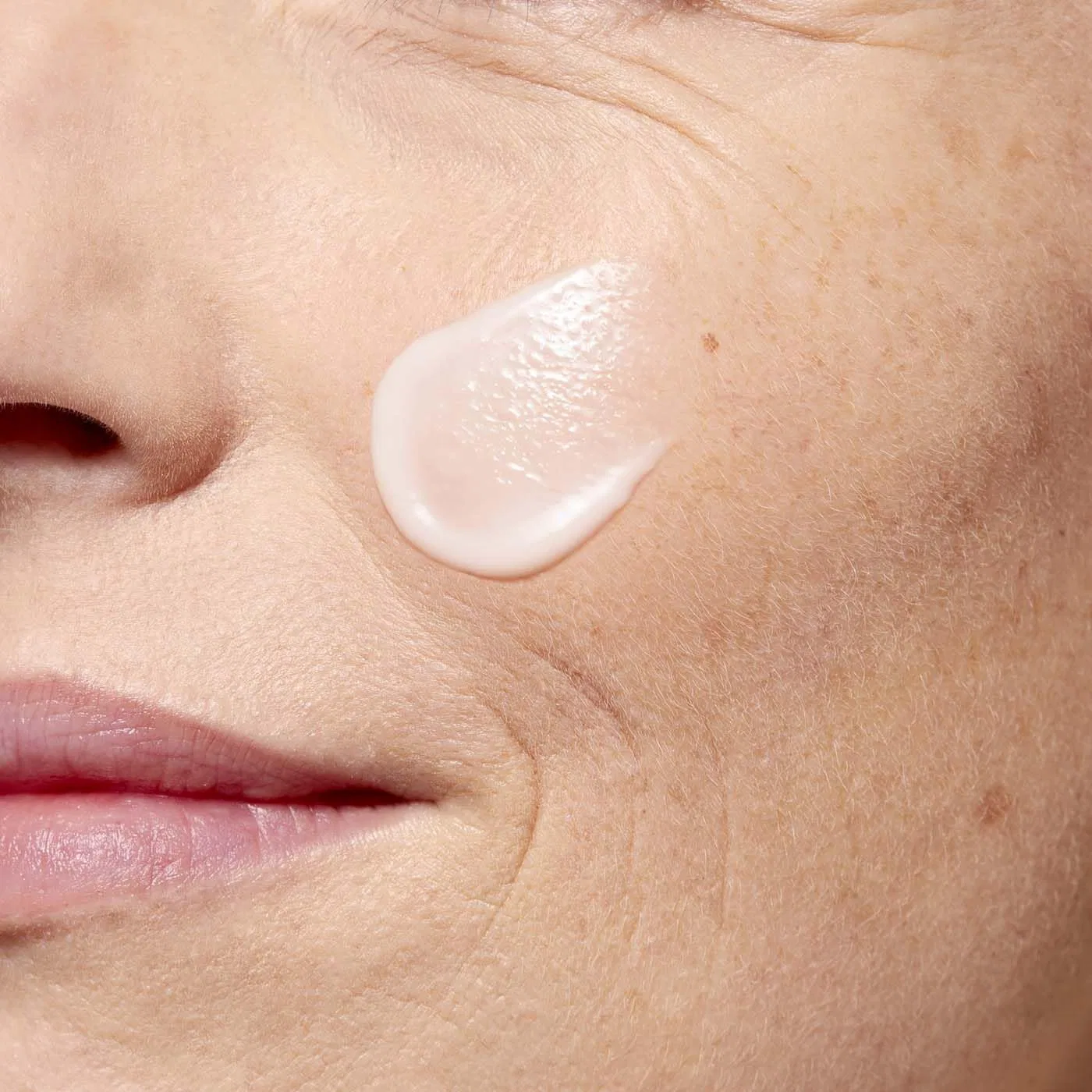 Эмульсия Clarins — Дневная ревитализирующая Nutri-Lumiere Jour от — фото 2
