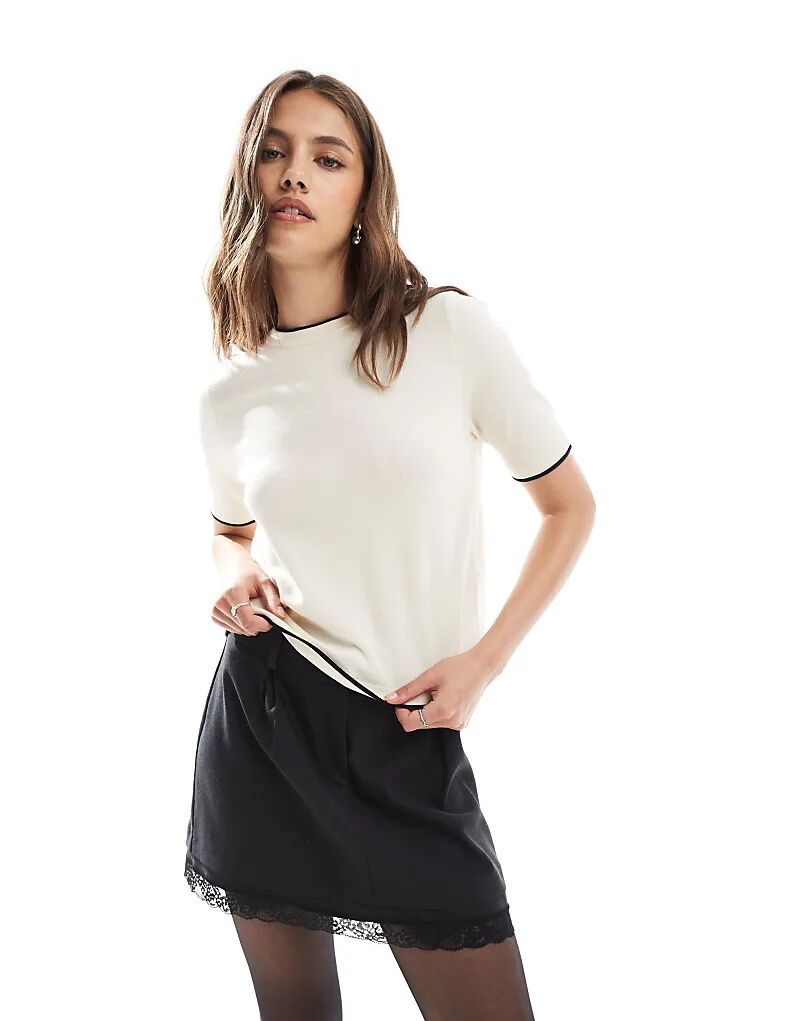 

Джемпер Vero Moda с короткими рукавами и контрастной отделкой кремового цвета