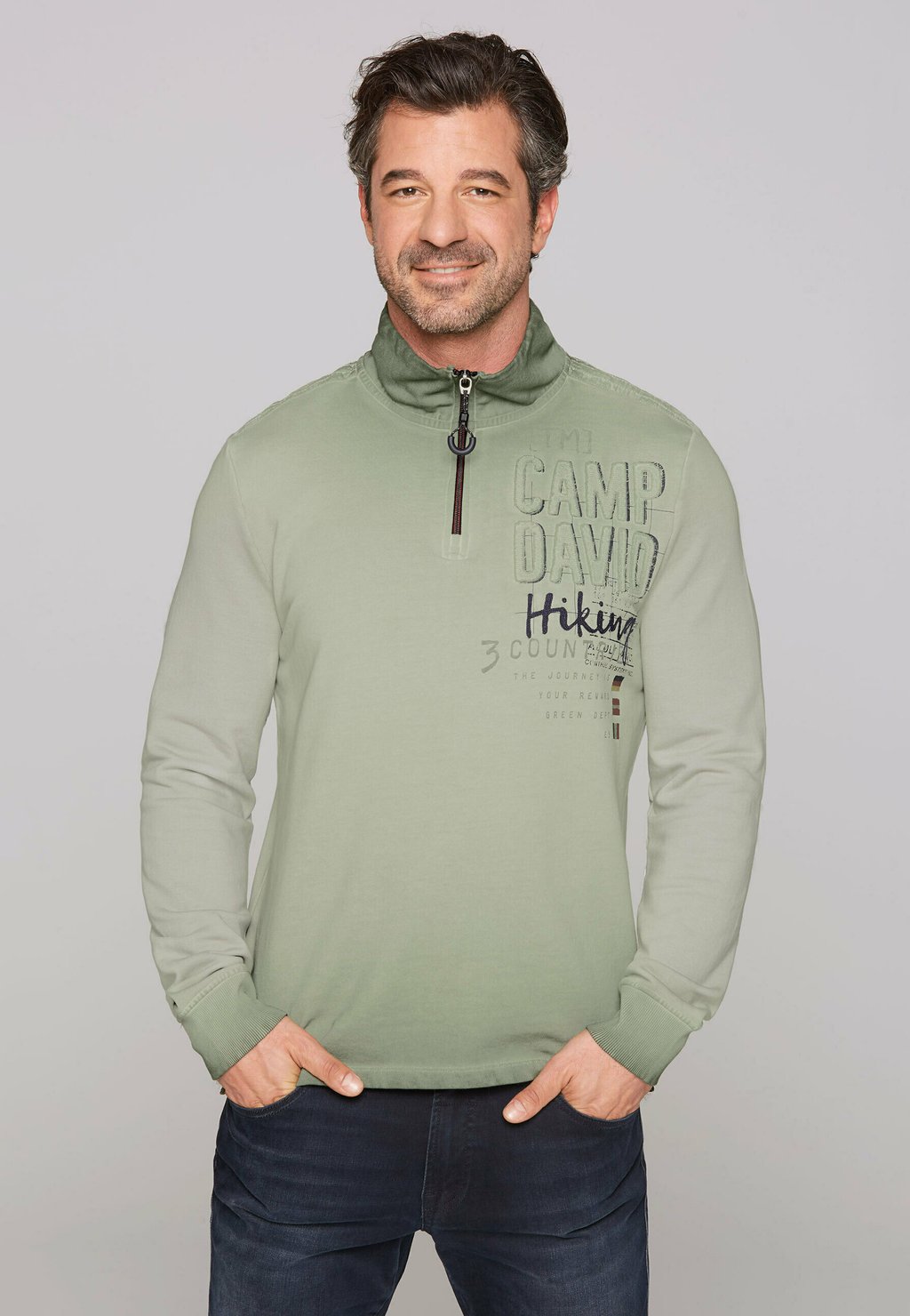 

Толстовка MIT LABEL-APPLIKATIONEN Camp David, зеленый