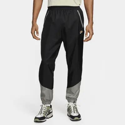 

Брюки Nike Windrunner, цвет Black/Dark Stucco/Saturn Gold