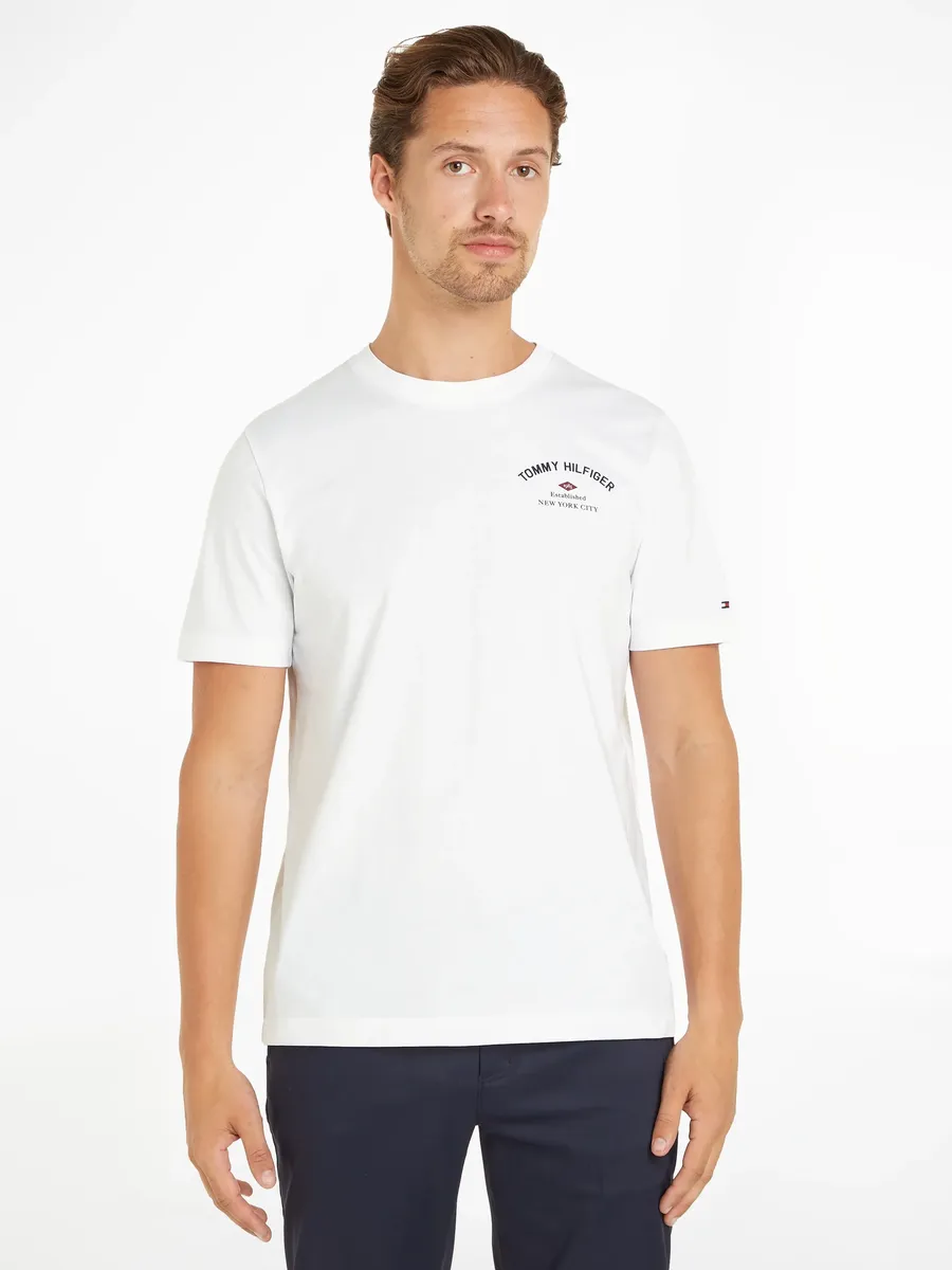 

Рубашка Tommy Hilfiger с короткими рукавами "PHOTOPRINT BRIDGE TEE", с крупным принтом на спине, белый