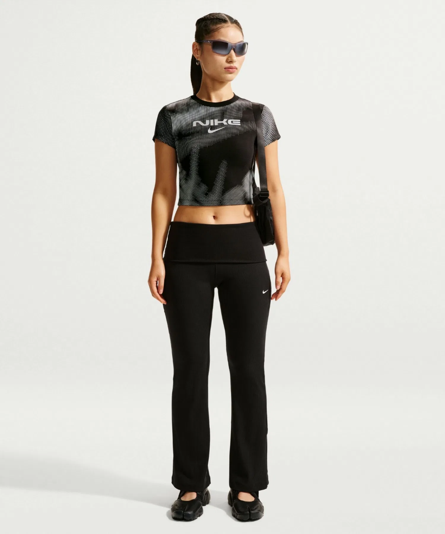 Женская футболка Nike Sportswear Chill Knit Slim Cropped — фото 3