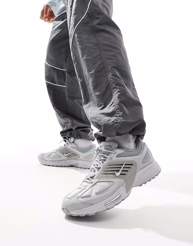 

Кроссовки Nike Air Pegasus Wave серого и металлического серебристого цветов