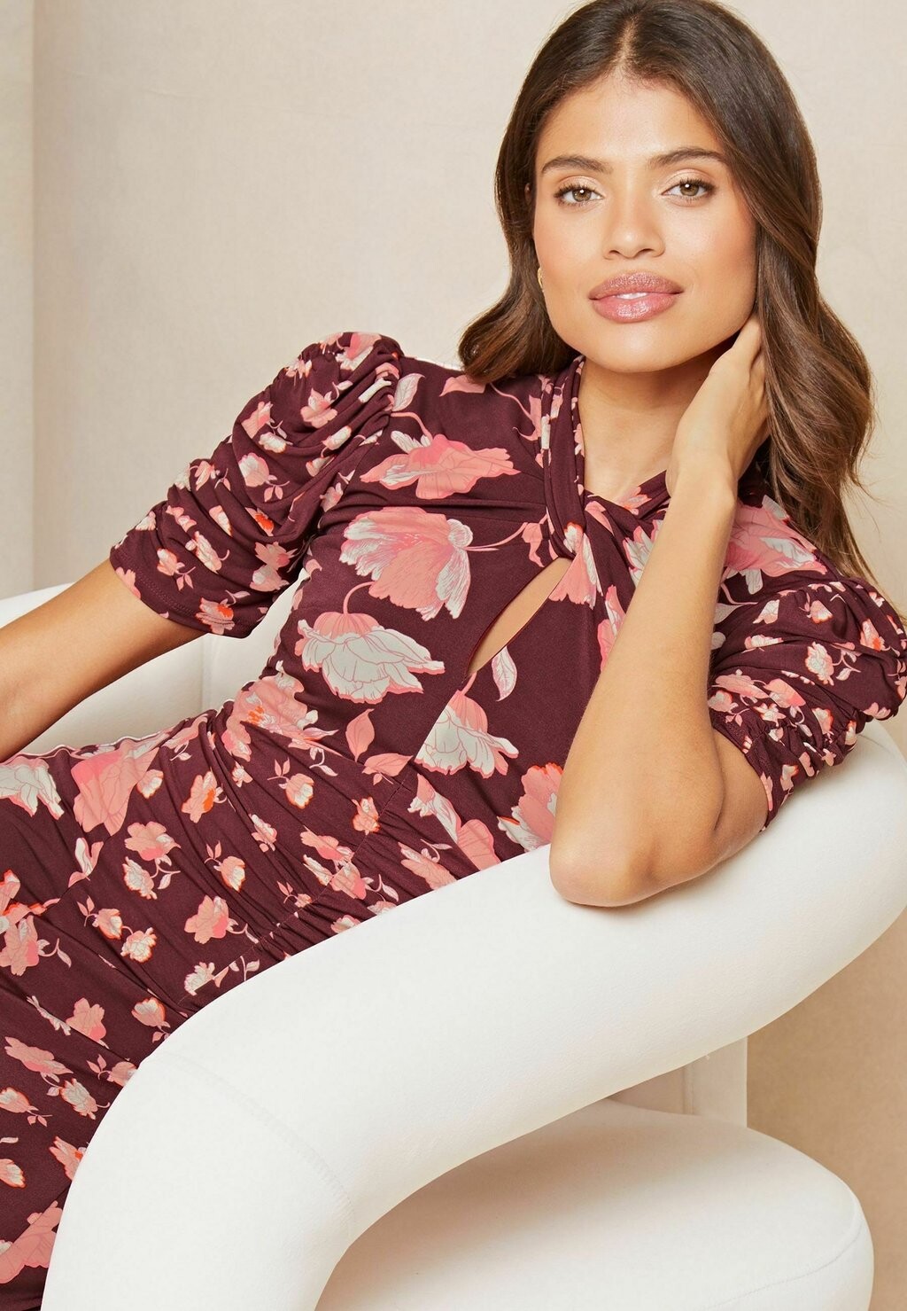 

Повседневное платье SHORT SLEEVE GATHERED WAIST MIDI Lipsy, красный