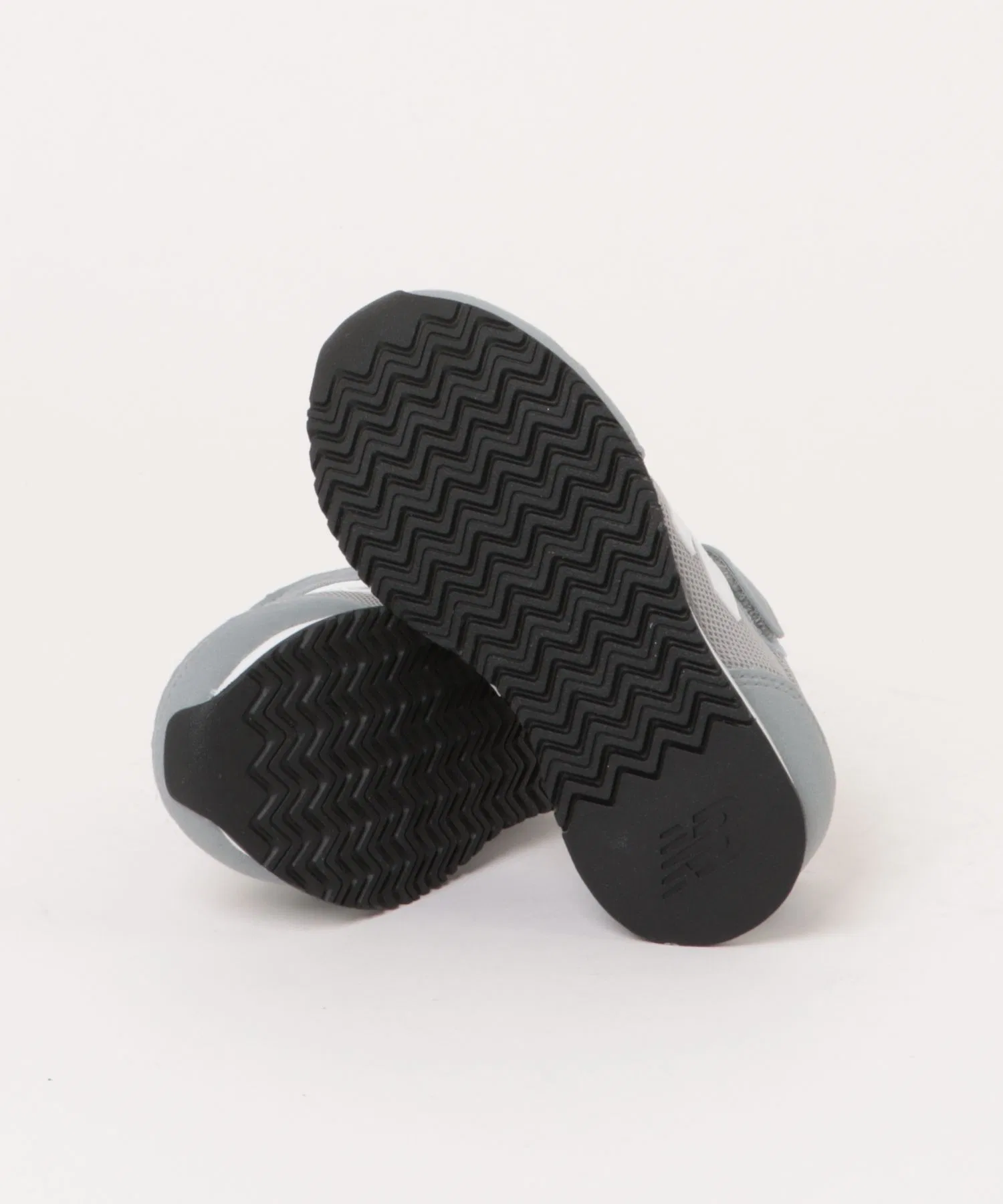Детские кроссовки New Balance PV323GR серые — фото 4