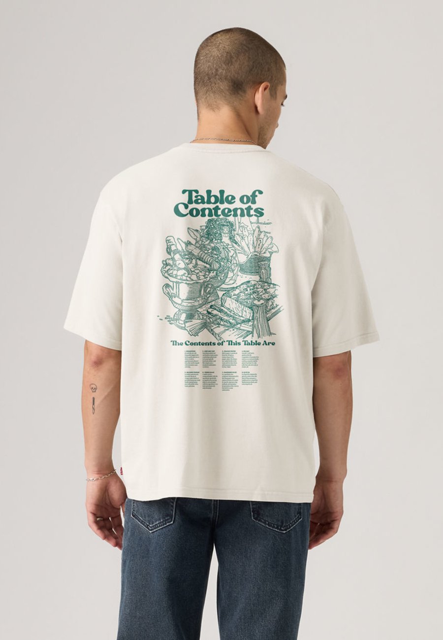 Футболка Levi's LSE HALF SLEEVE TEE, Table Of Contents Egret Body/Sand — фото 3