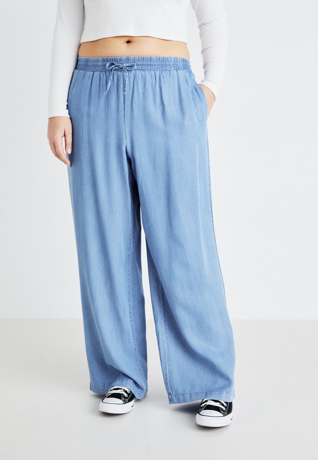 

Брюки VMCBREE LONG LOOSE PANTS Vero Moda Curve, цвет Medium Blue